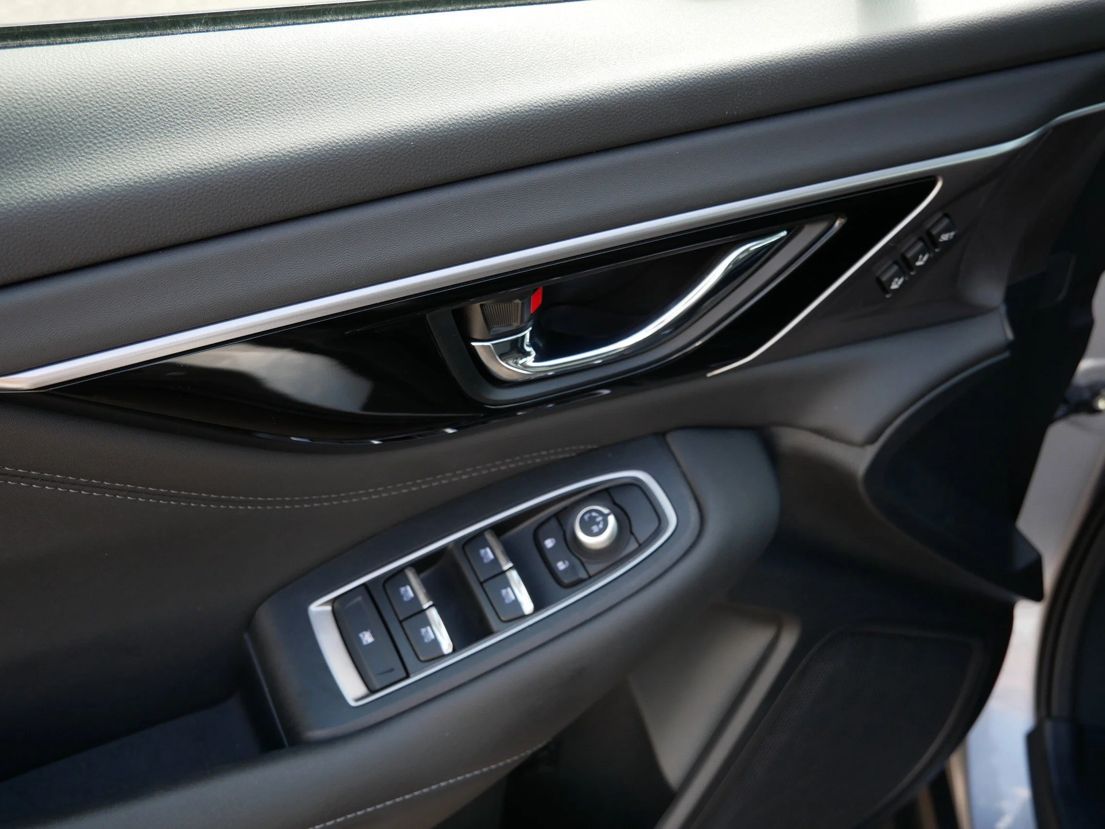 Used 2024 Ice Silver Metallic Subaru Limited image 20