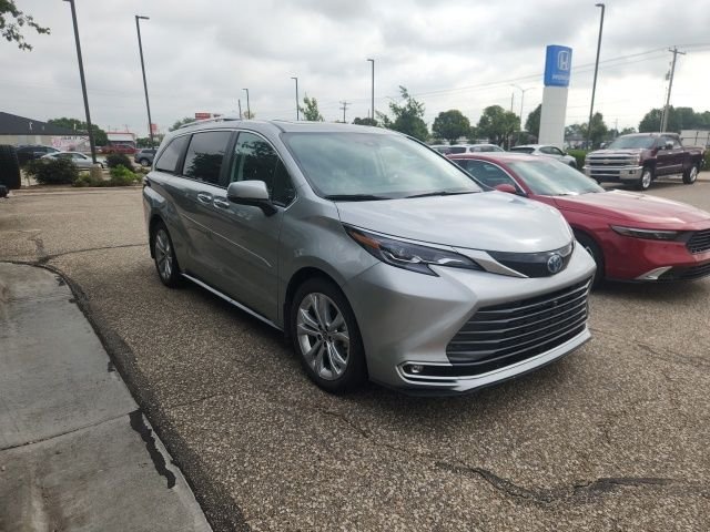 Used 2024 Silver Toyota Platinum image 3