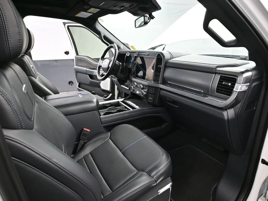2025 Ford F-250 Super Duty Platinum - Photo 44