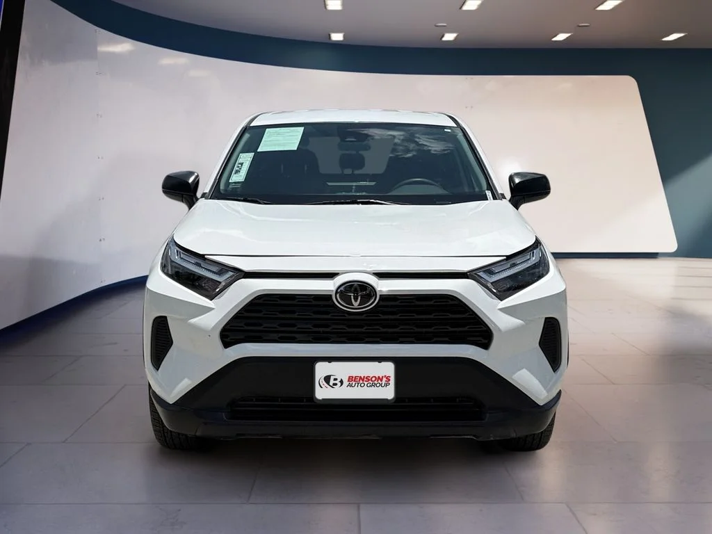 2025 Toyota RAV4 LE - Photo 8