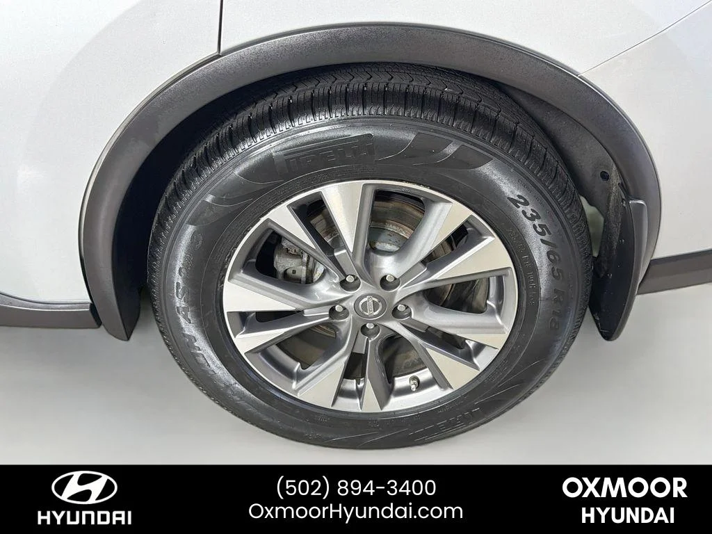 Used 2017 Brilliant Silver Metallic Nissan SL image 32