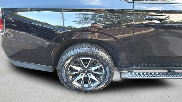 Used 2022 Black Chevrolet Z71 image 43