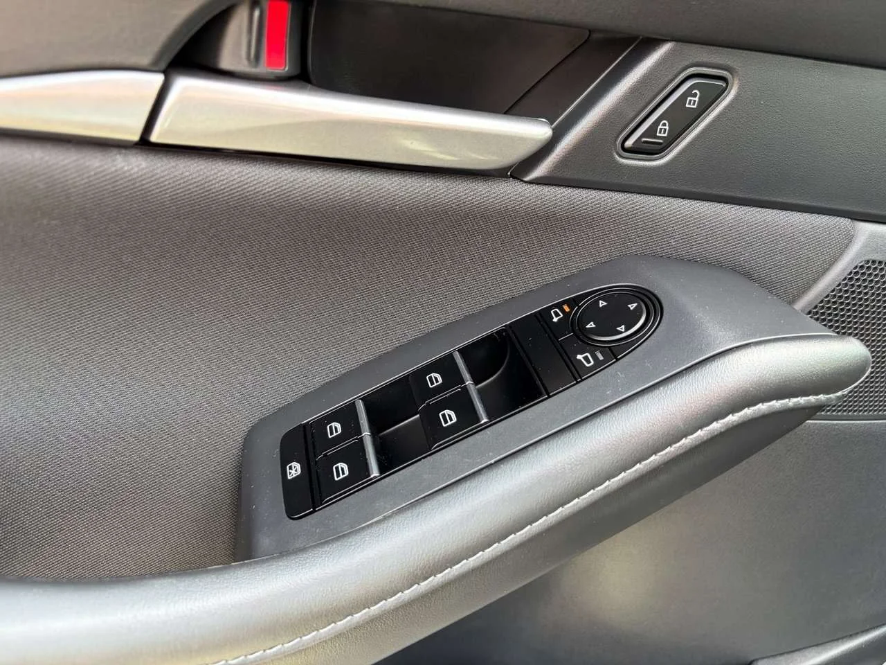 Used 2023  Mazda GX image 21