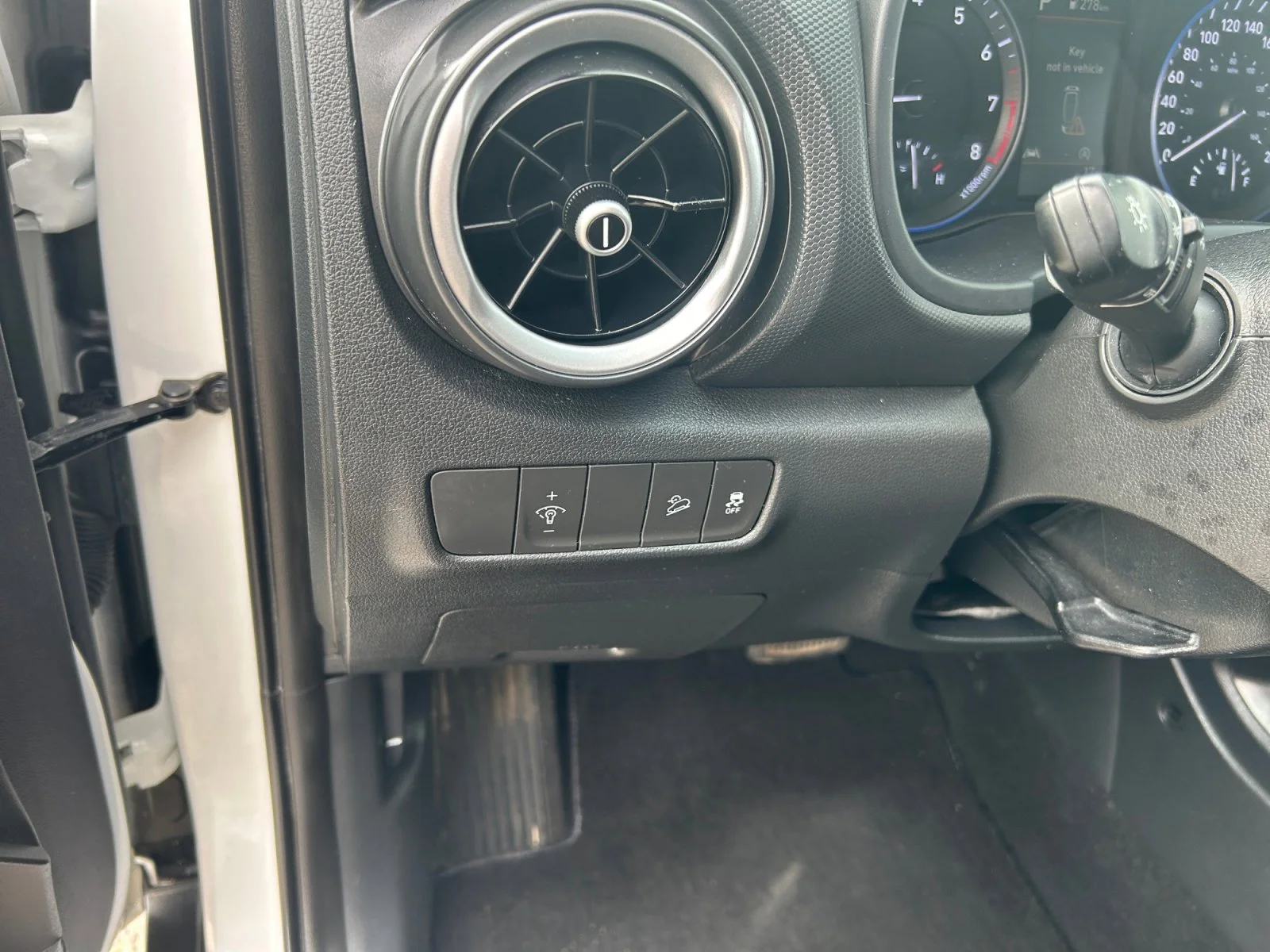 Used 2022 White Hyundai Preferred AWD image 15