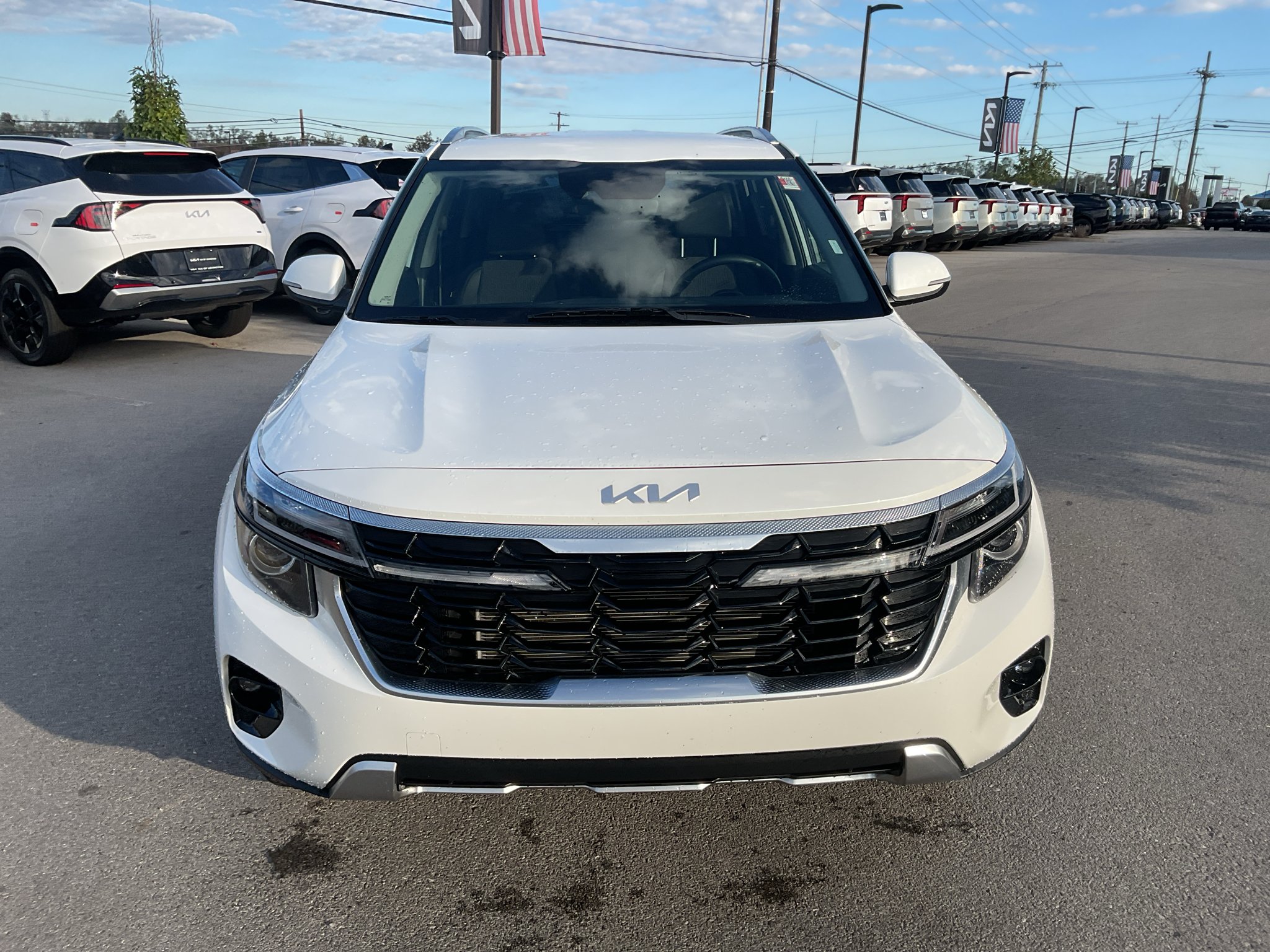 Used 2025 Snow White Pearl Kia S image 3