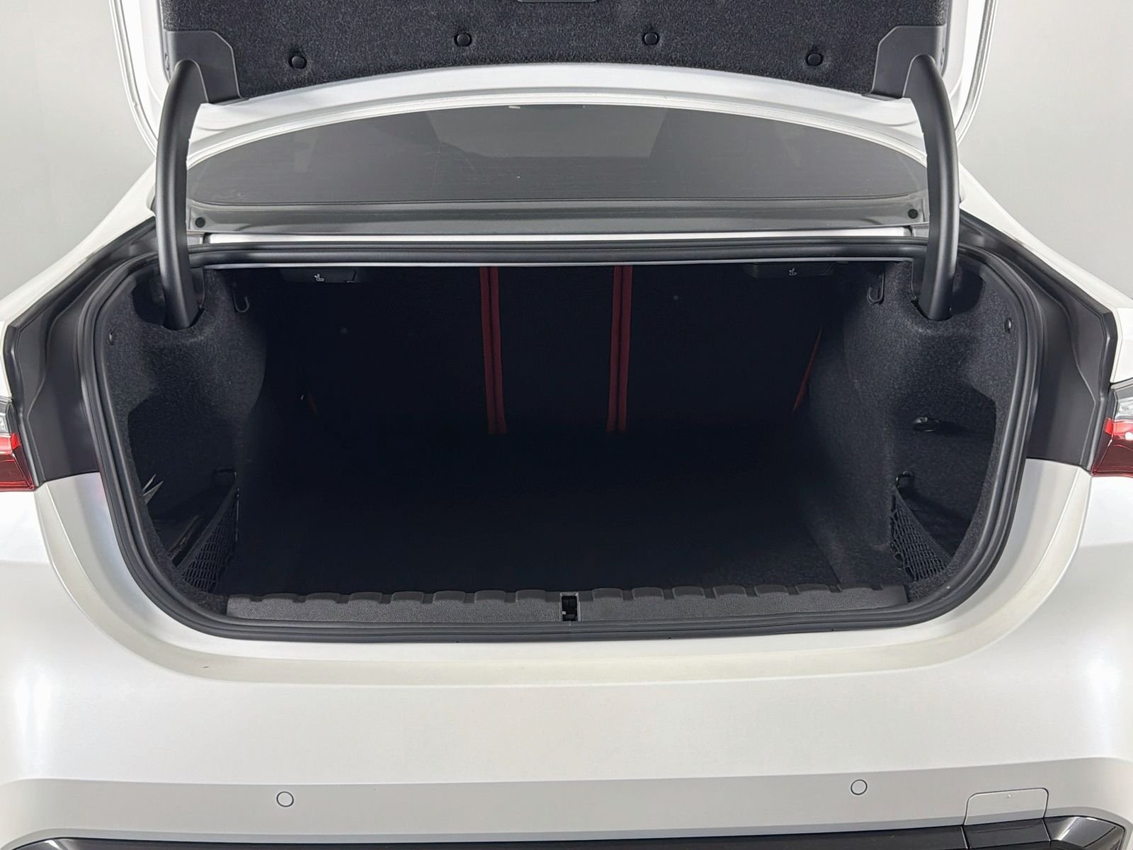Used 2022 Frozen Brilliant White Met BMW Competition image 26