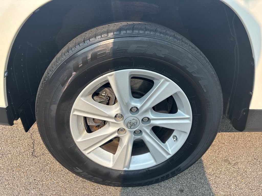Used 2013 White Toyota Base image 11
