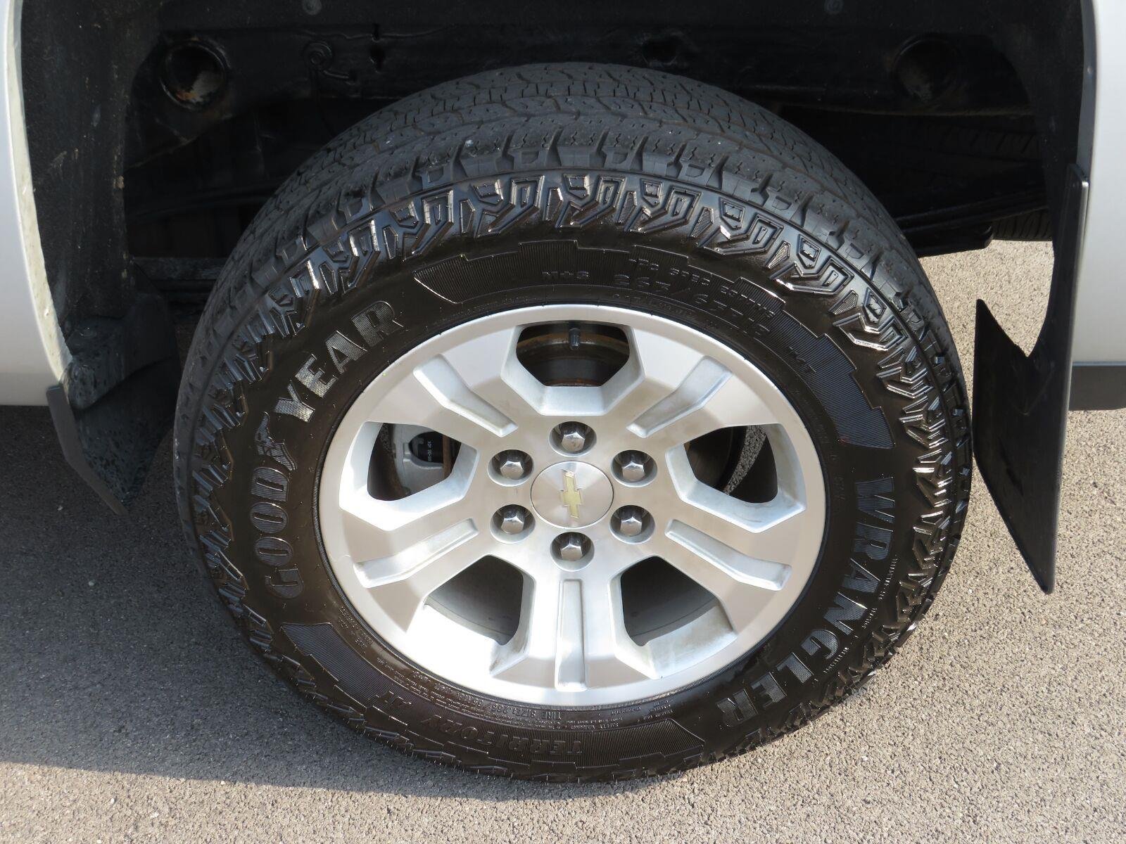 Used 2019 Silver Ice Metallic Chevrolet LT image 19