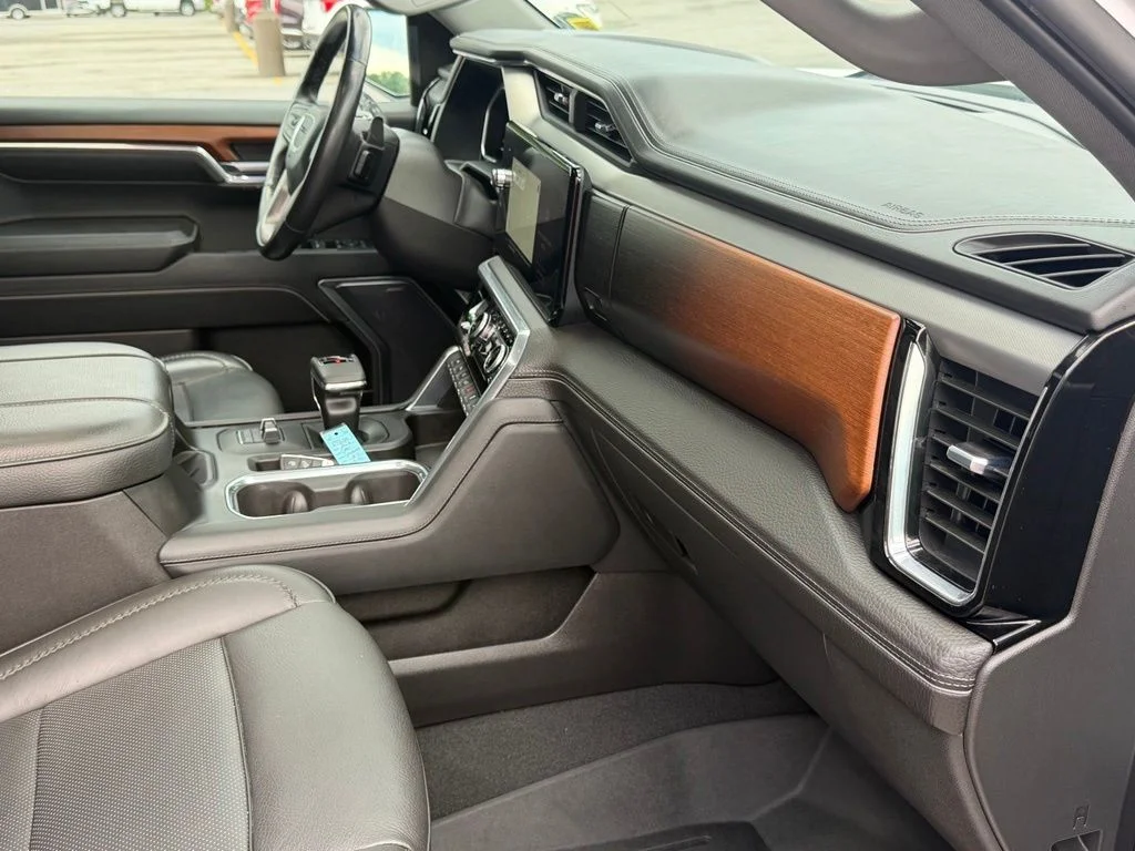 Used 2023 White GMC Denali image 61