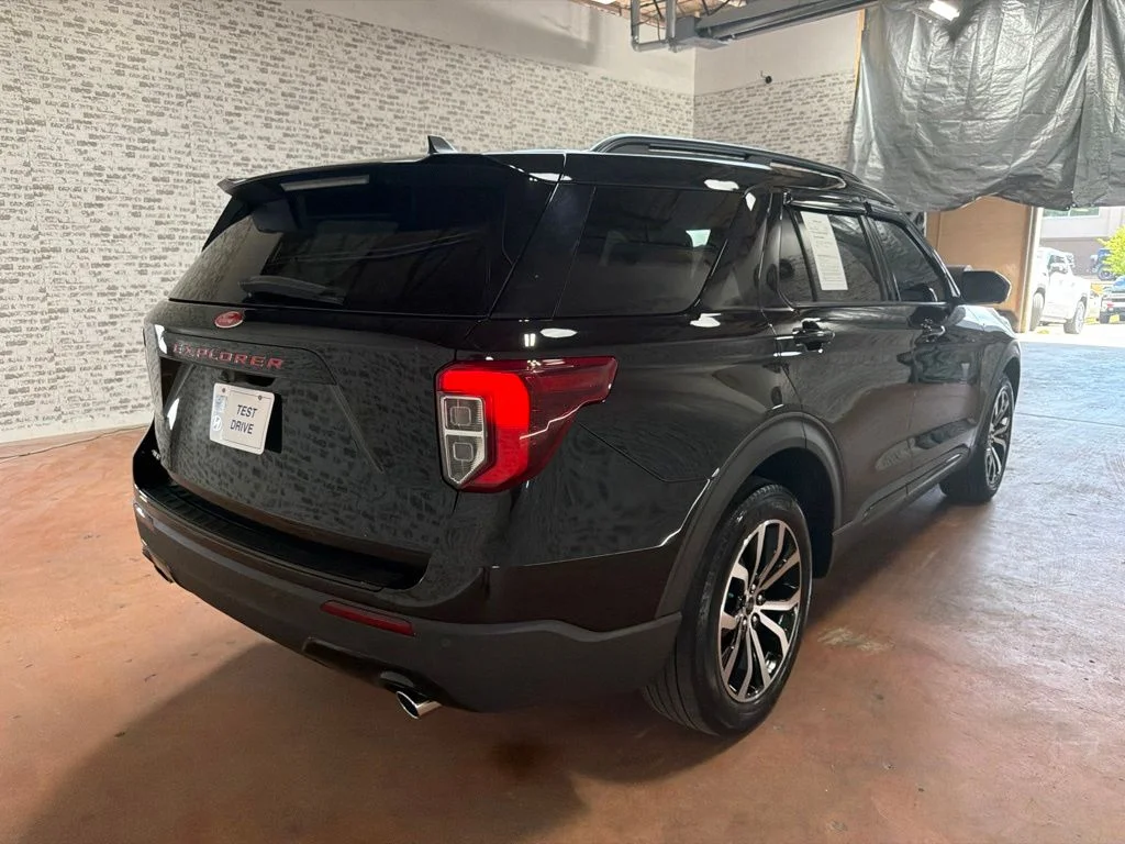 Used 2022 Agate Black Metallic Ford ST-Line image 7