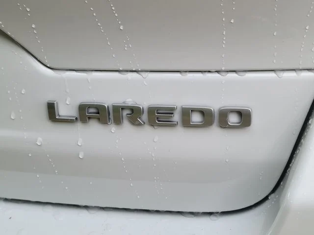 New 2026 Bright White Clear-Coat Exterior Paint Jeep Laredo X image 5