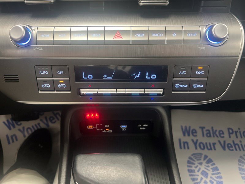 Certified Used 2024 White Hyundai SEL image 27