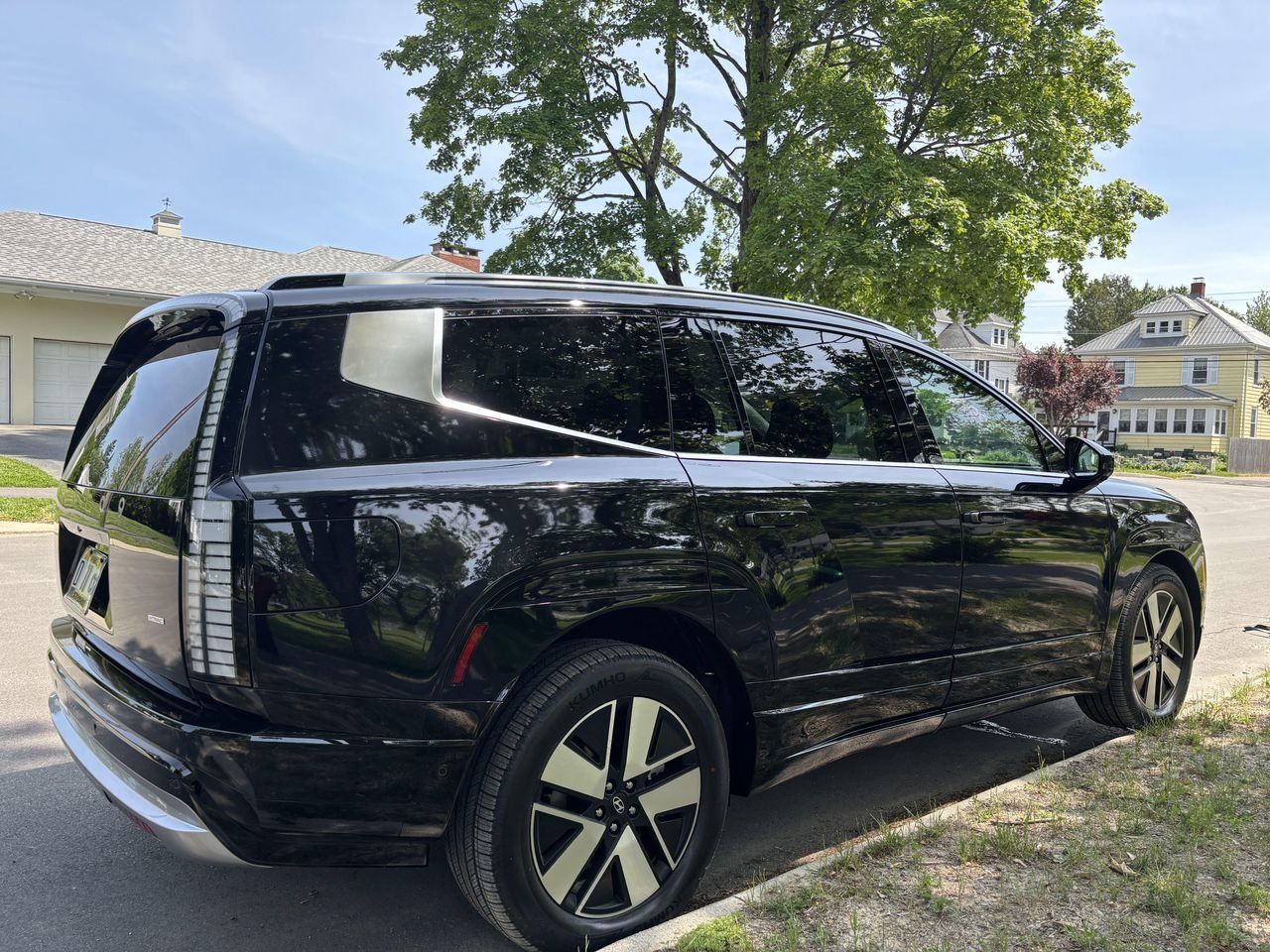 New 2026 Abyss Black Hyundai SEL image 5