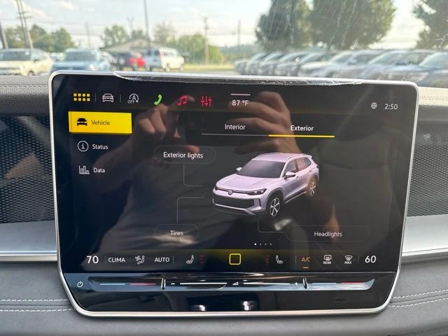 New 2026 Monterey Blue Pearl Volkswagen SE image 18