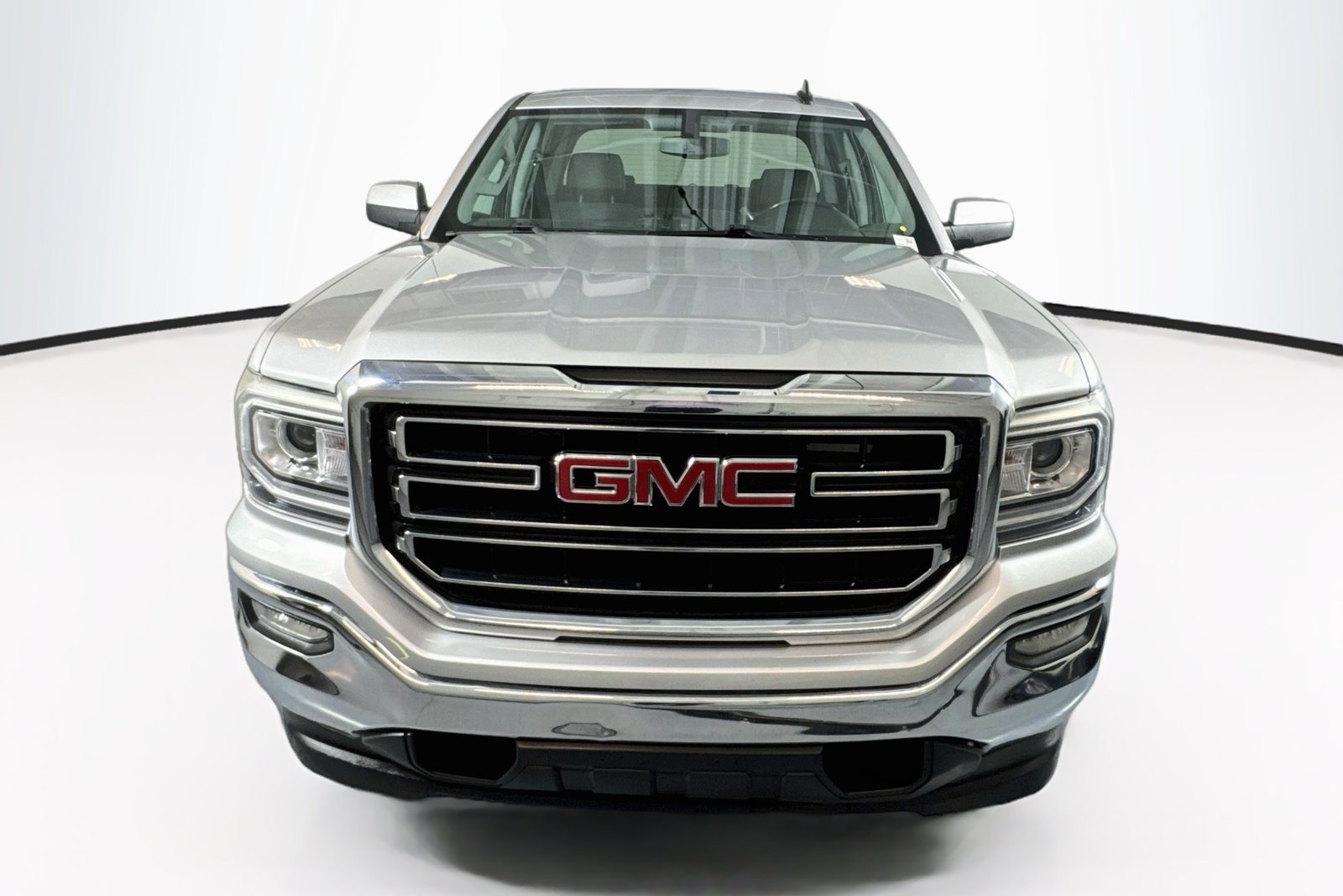 Used 2018 Quicksilver Metallic GMC SLE image 2
