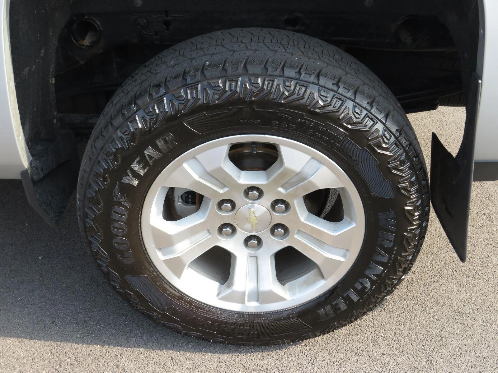 Used 2019 SILVER ICE METALLIC Chevrolet LT image 19