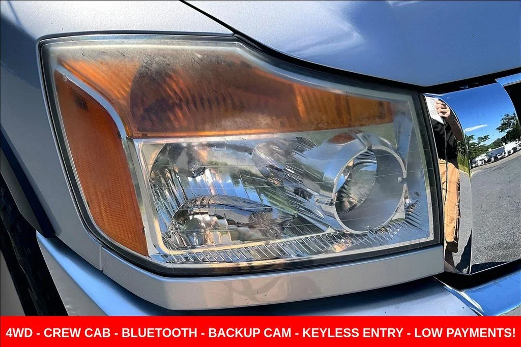 Used 2015 Silver Nissan SV image 31
