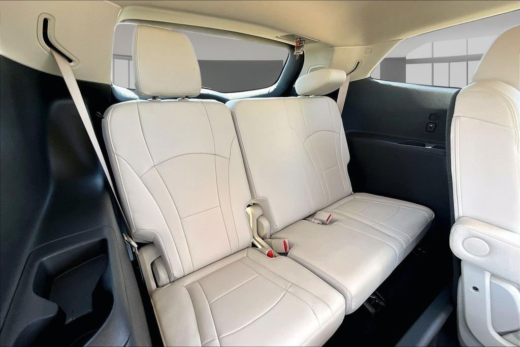 Used 2023 White Buick Premium Group image 30