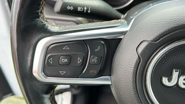 Used 2022 White Jeep Overland image 12