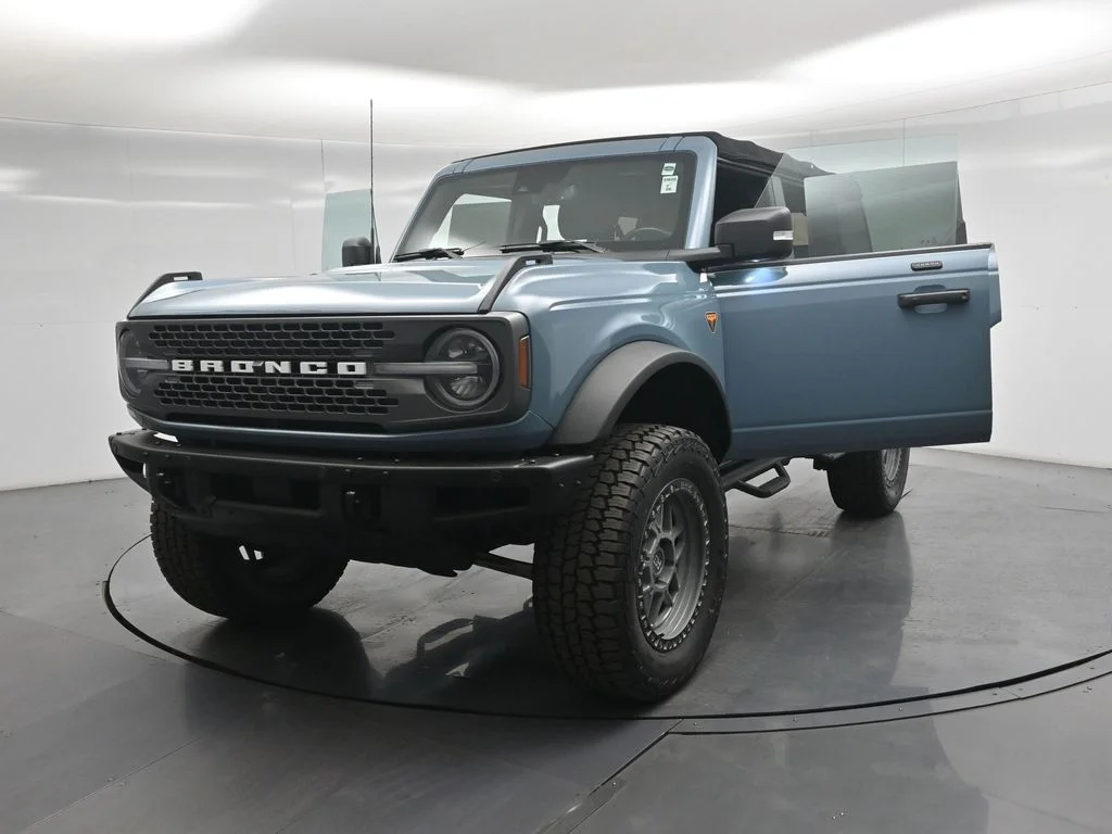 Used 2021 Blue Ford Badlands image 28