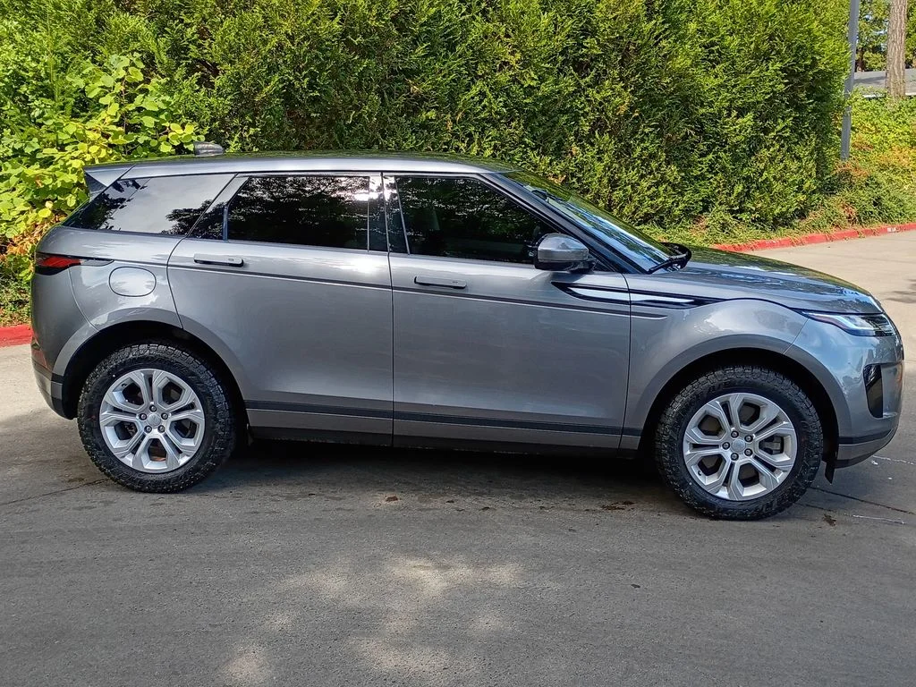 Used 2020  Land Rover S image 3