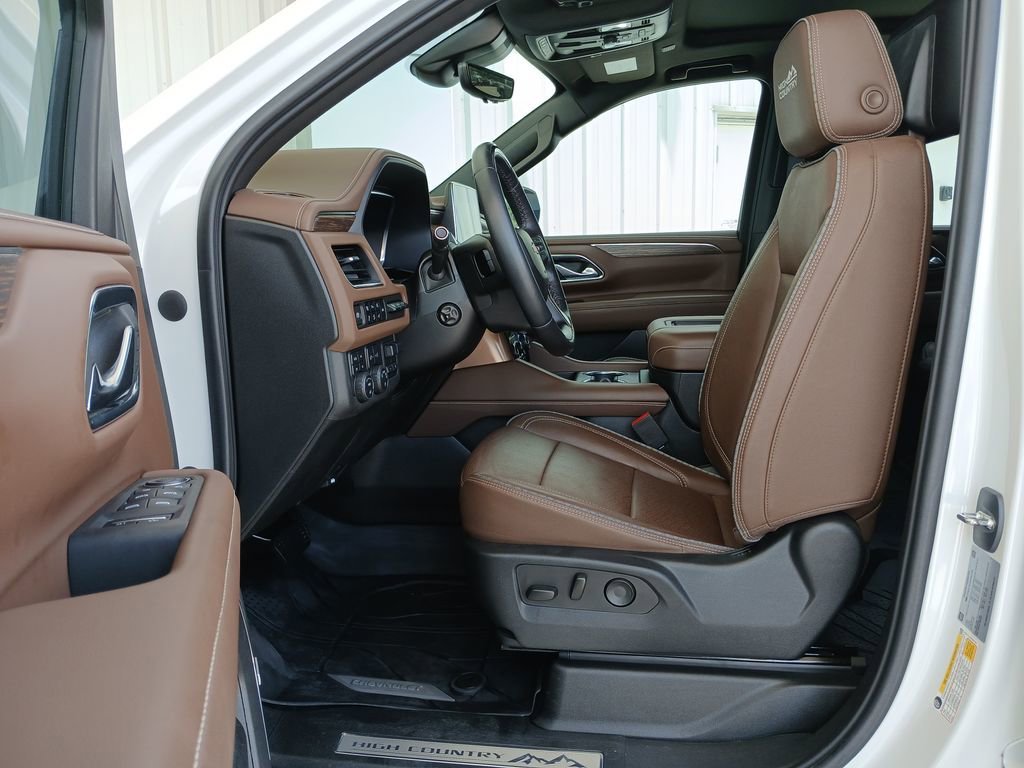 Used 2023 Iridescent Pearl Tricoat Chevrolet High Country image 20