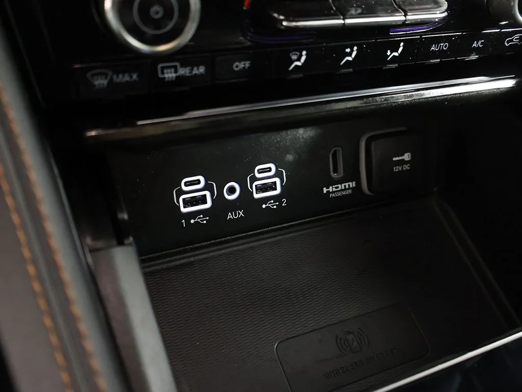 Used 2023 Diamond Black Jeep Summit Reserve image 70