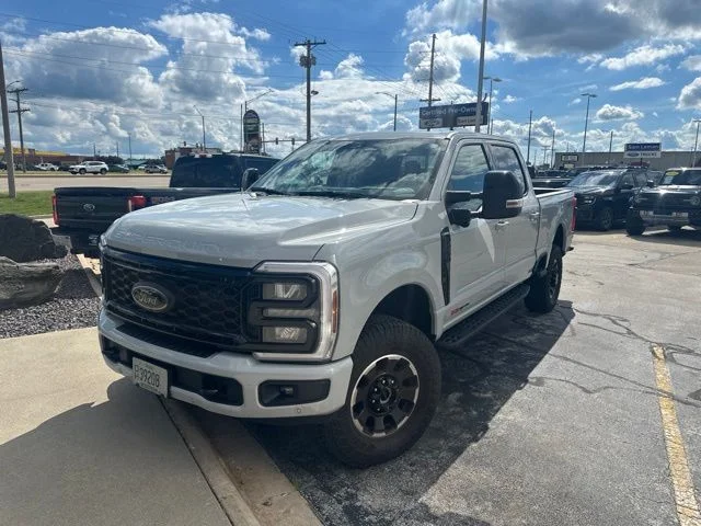 Used 2025 Avalanche Ford Lariat image 1