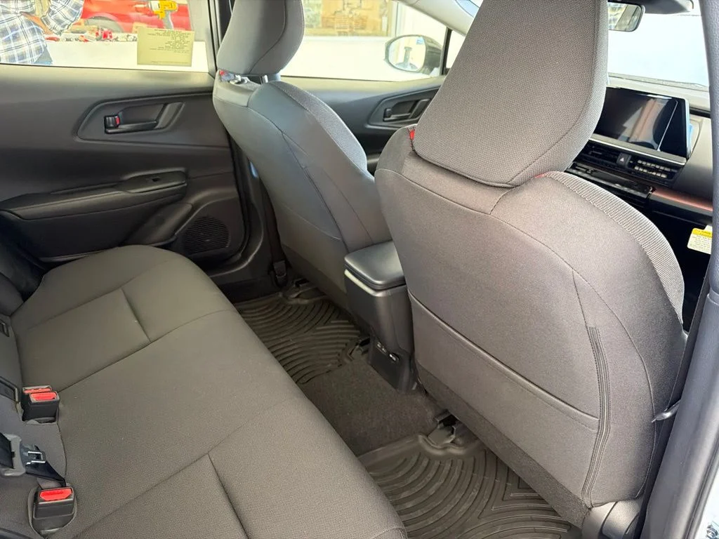 New 2026 Wind Chill Pearl <sup>1</sup> Toyota  SE image 30