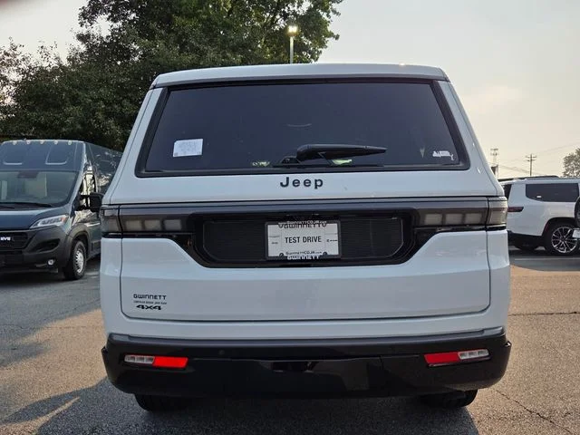 New 2026 Bright White Clear-Coat Exterior Paint Jeep Summit Reserve image 7