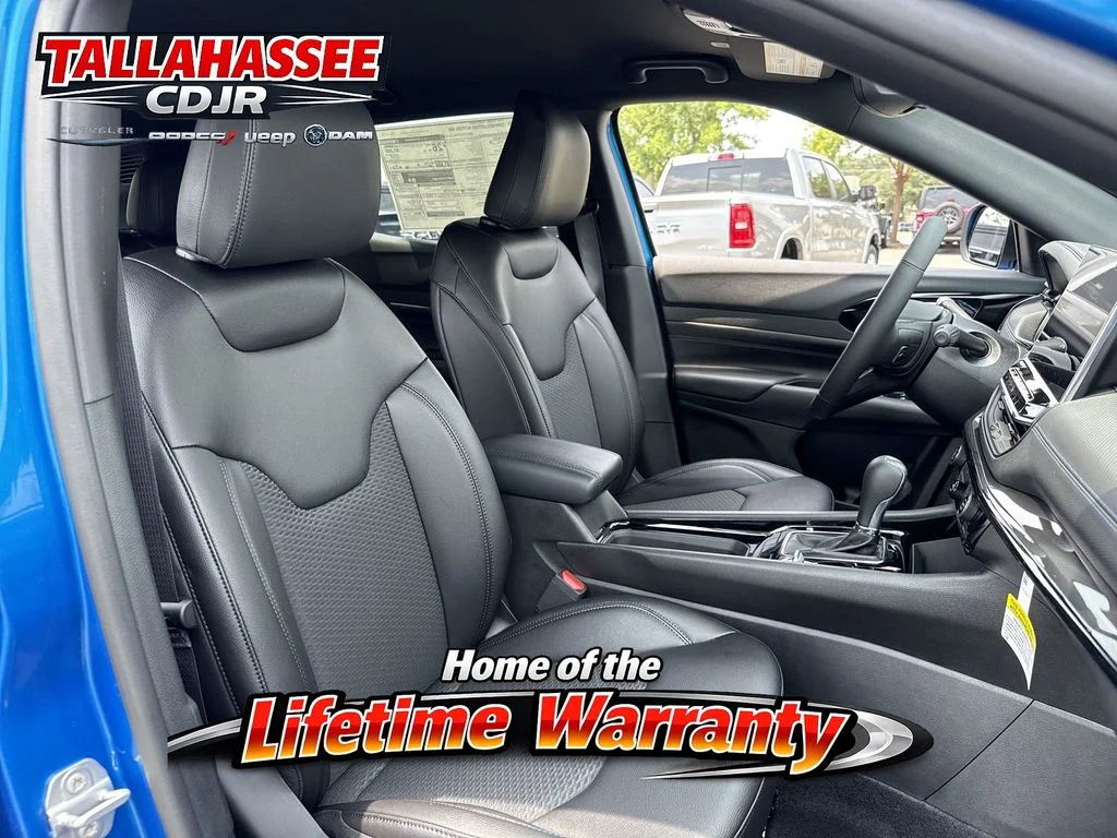 New 2026 Hydro Blue Pearl-Coat Exterior Paint Jeep Latitude image 29