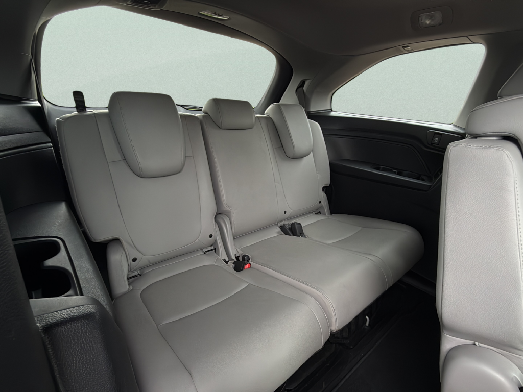 Used 2019 Silver Honda EX-L image 32