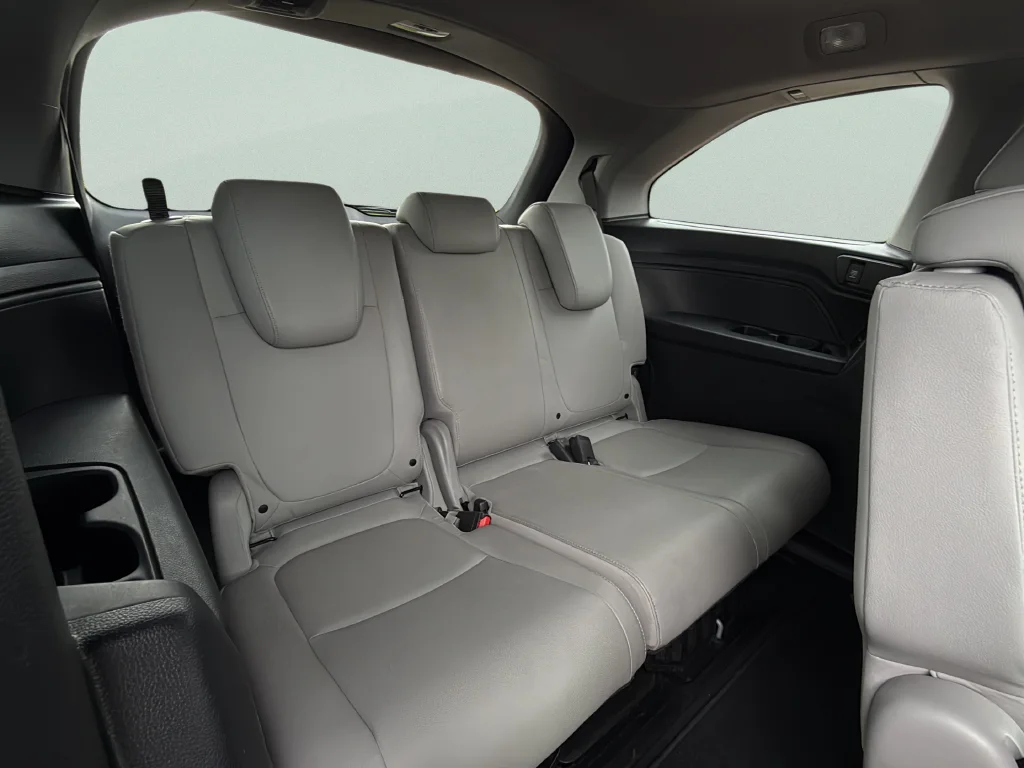 Used 2019 Silver Honda EX-L image 32