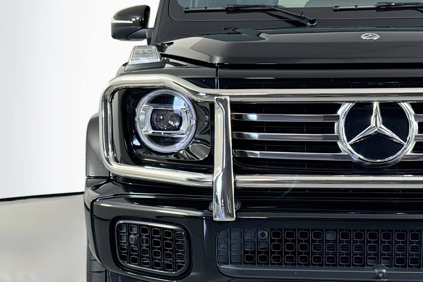 Certified Used 2025 Obsidian Black Metallic Mercedes-Benz G 550 image 14