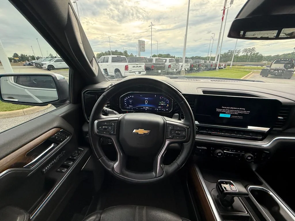 Used 2023 Gray Chevrolet High Country image 9