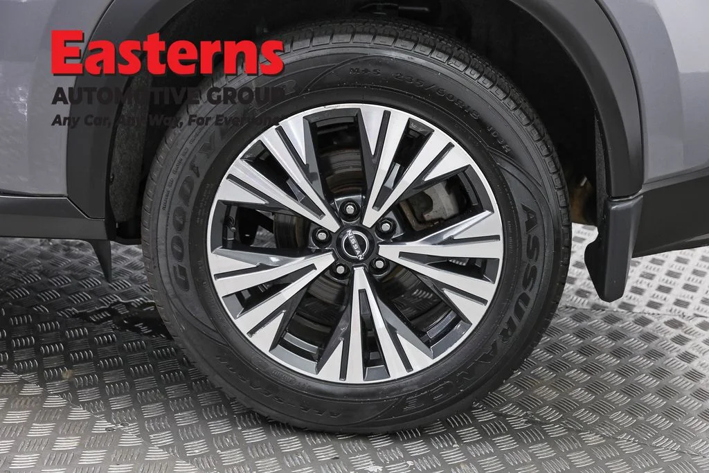Used 2023 Gray Nissan SV image 33
