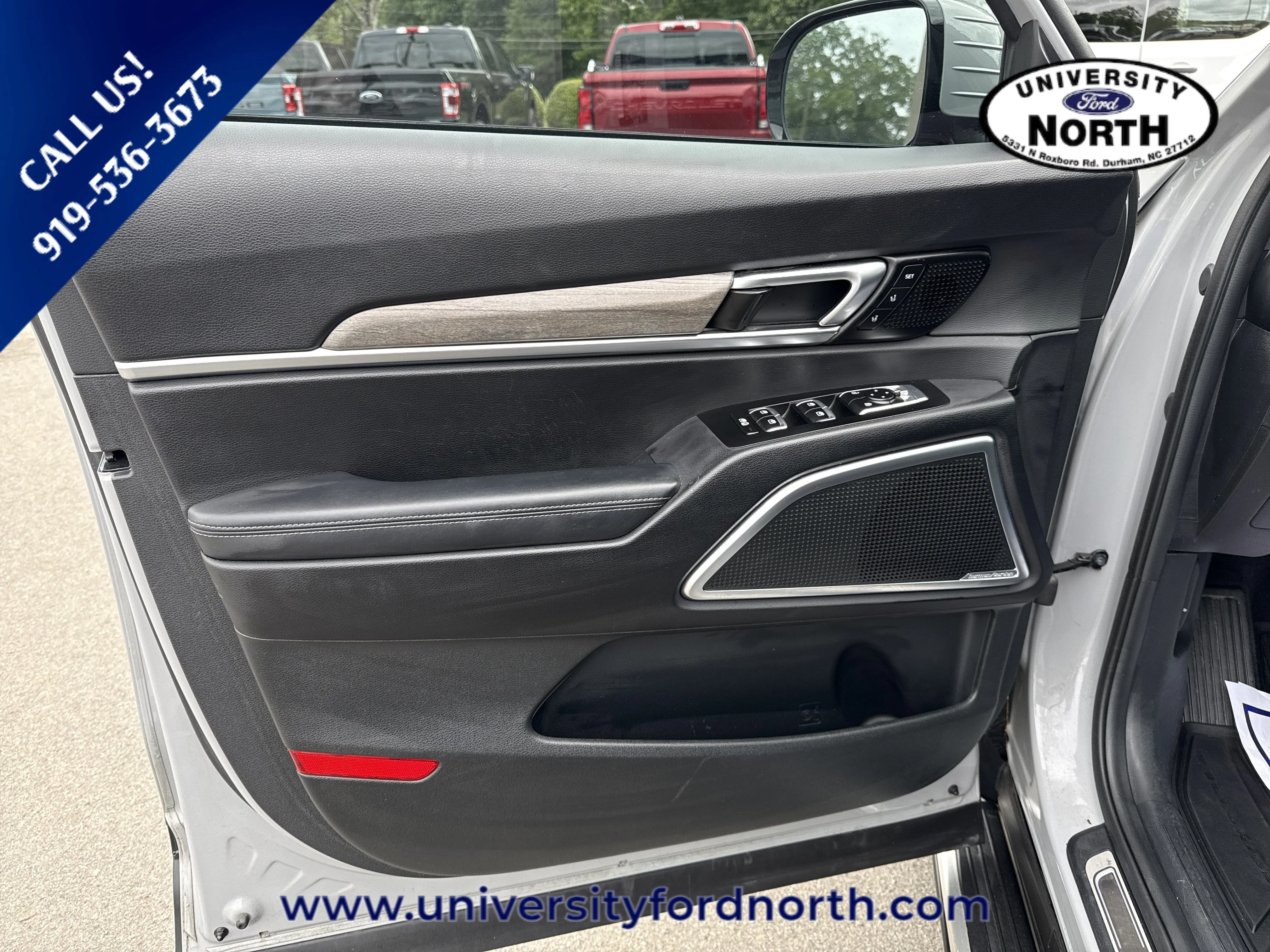 Used 2022 Wolf Gray Kia SX image 13