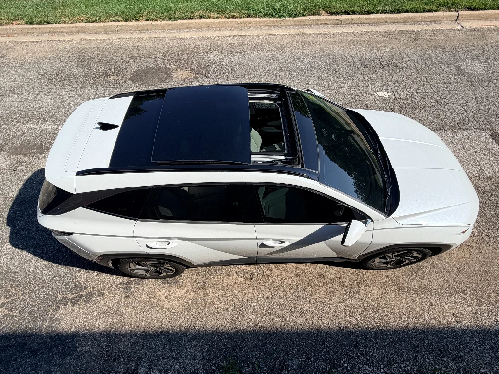 Used 2022 Quartz White Hyundai Limited image 9