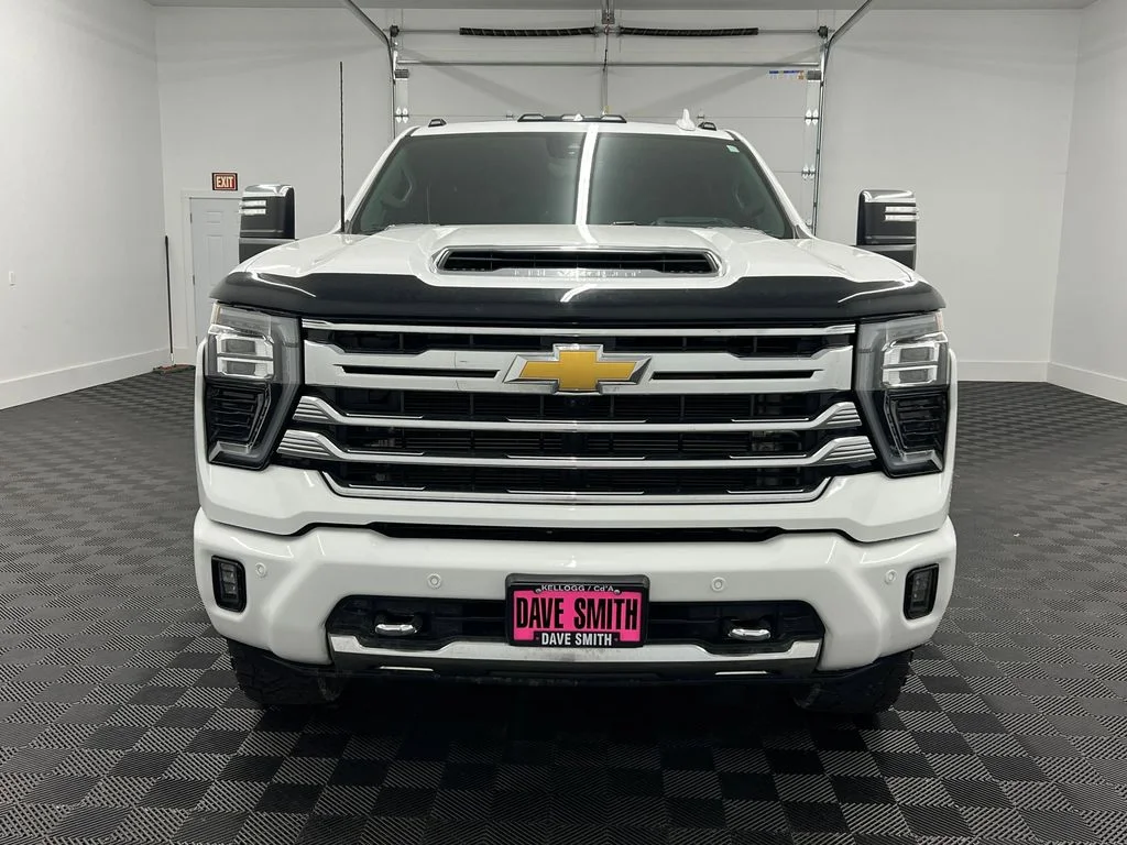 Used 2024 Summit White Chevrolet High Country image 5