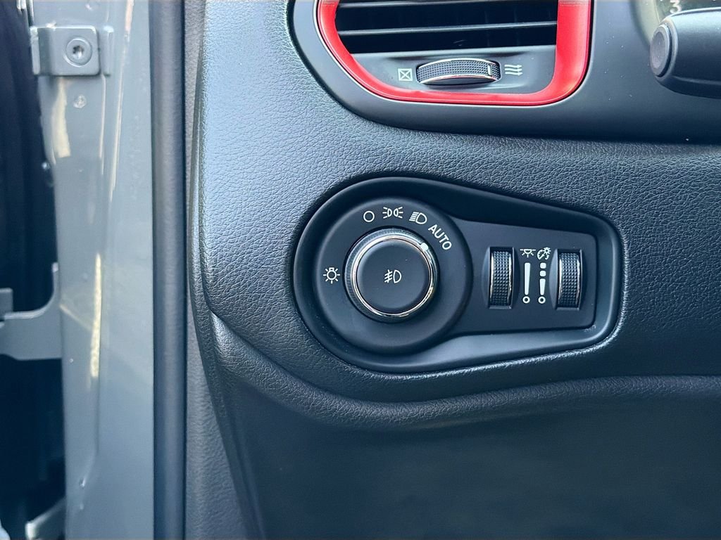 Used 2022 Sting-Gray Clearcoat Jeep Trailhawk image 9