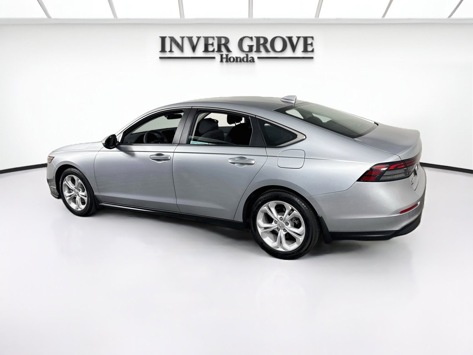 Used 2025 Solar Silver Metallic Honda LX image 7