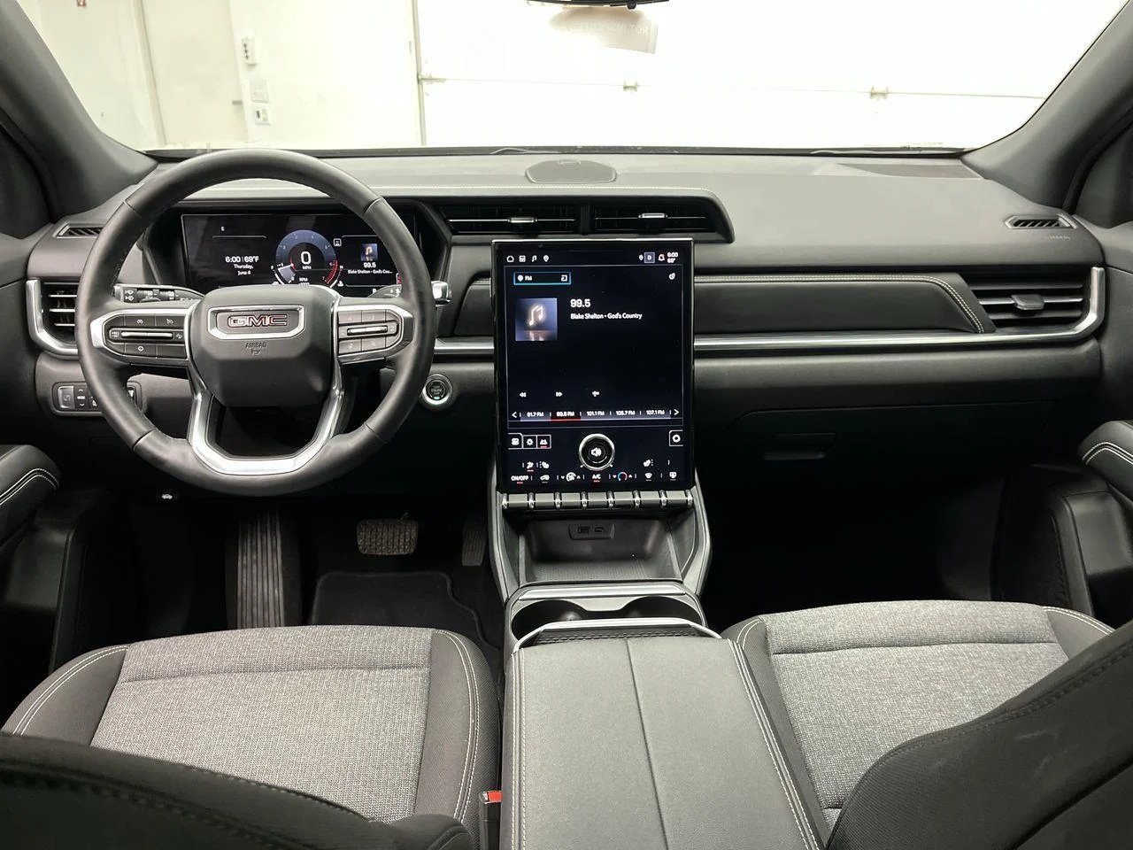 Used 2025 Riverstone Metallic GMC Elevation image 3
