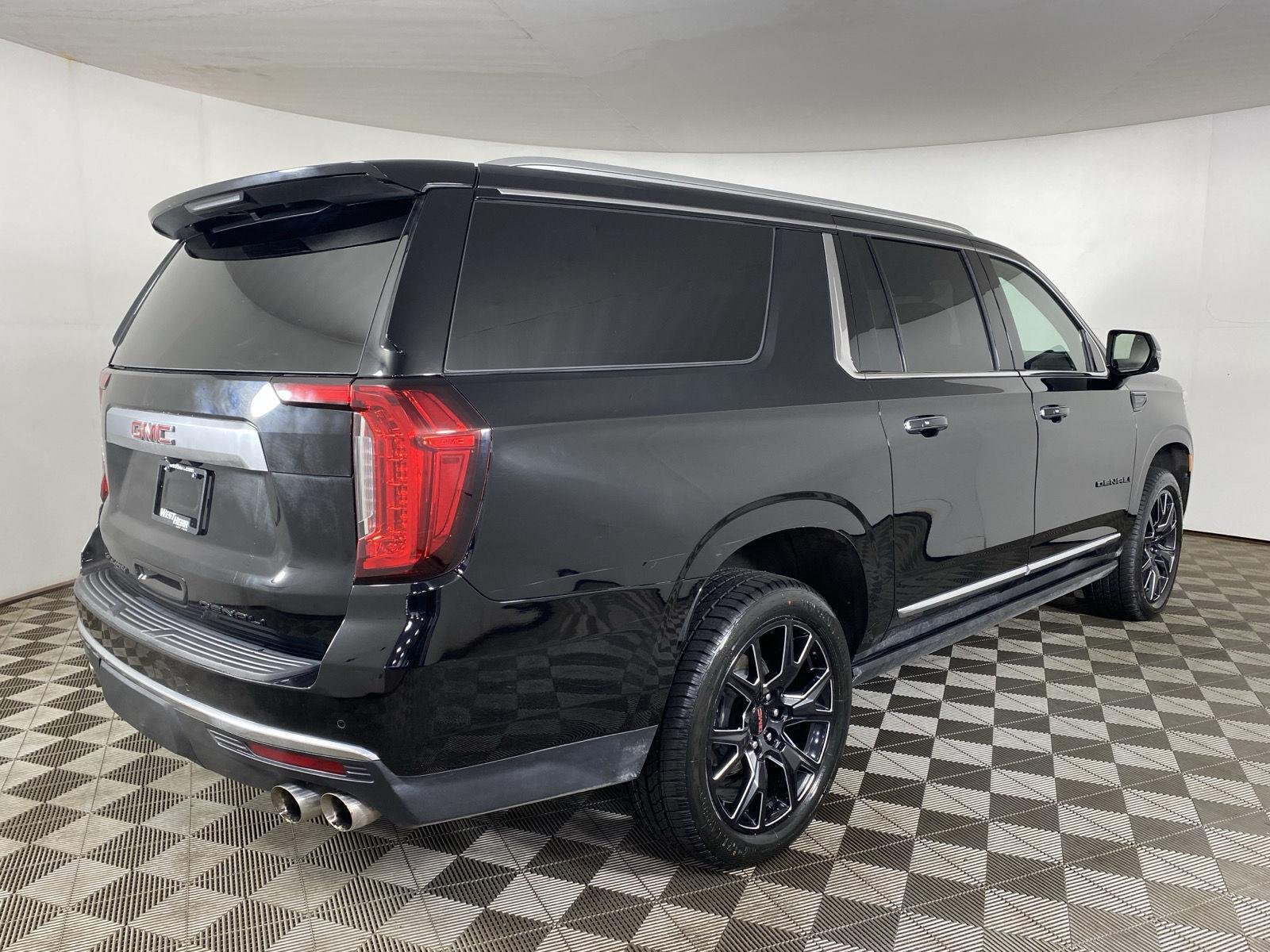 Used 2023 Onyx Black GMC Denali image 7