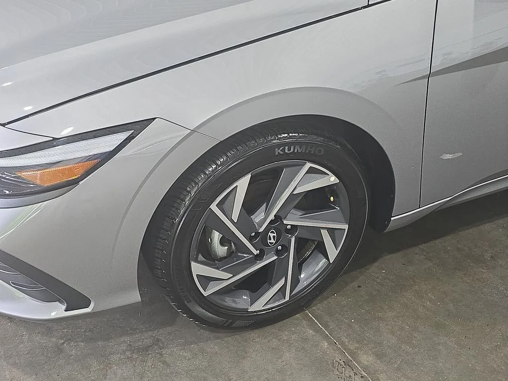 Used 2025 Silver Hyundai SEL Sport image 12
