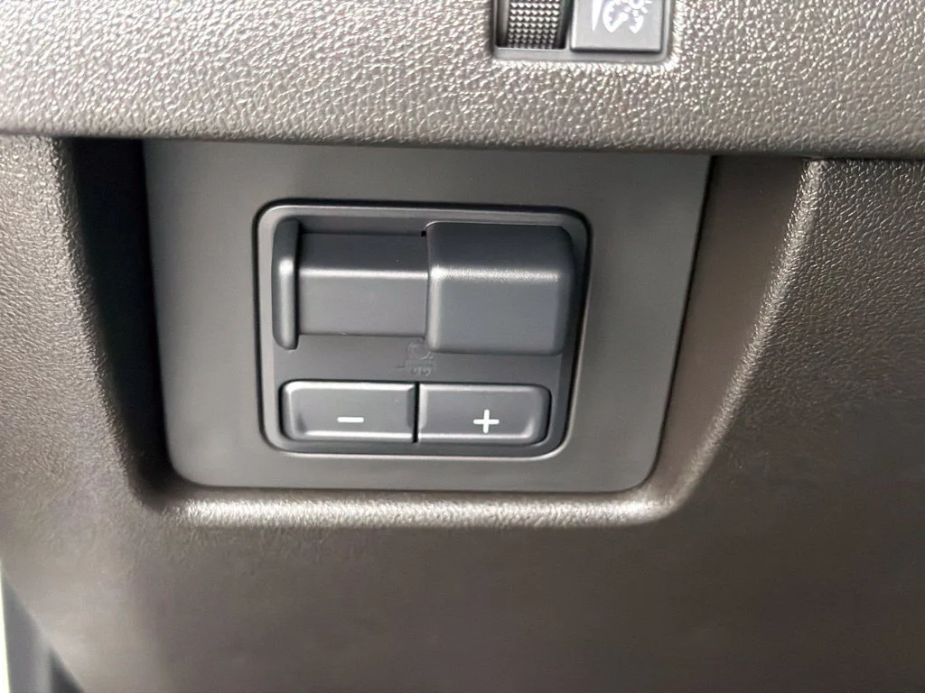 Used 2024 Summit White Chevrolet Z71 image 21
