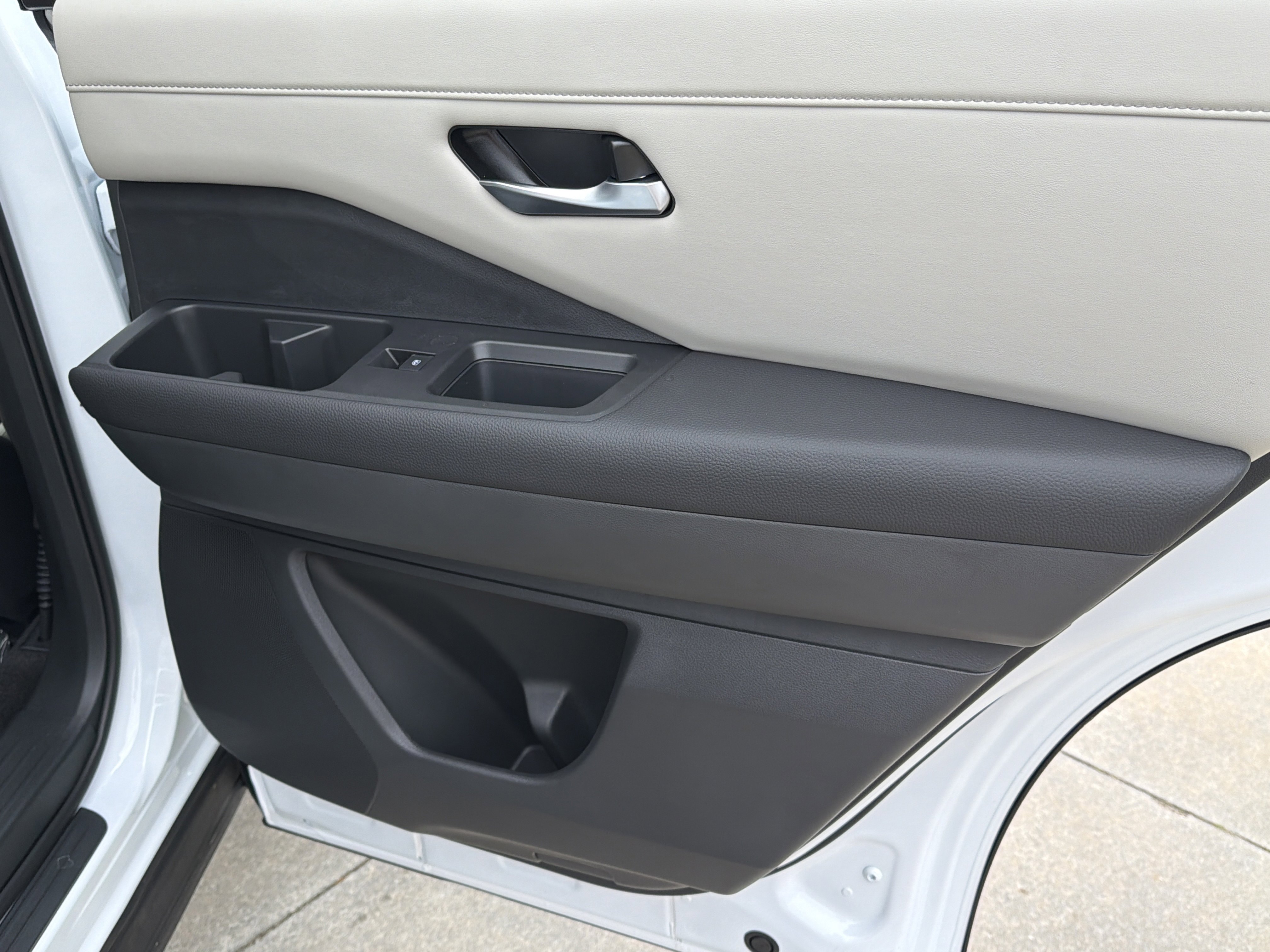 New 2026 Everest White Pearl Tricoat Nissan SL image 17