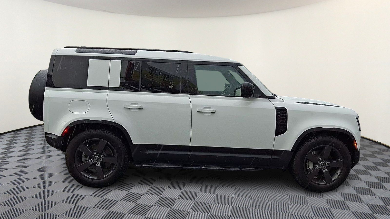 Certified Used 2025 Fuji White - 1AA Land Rover 110 P400 S image 9