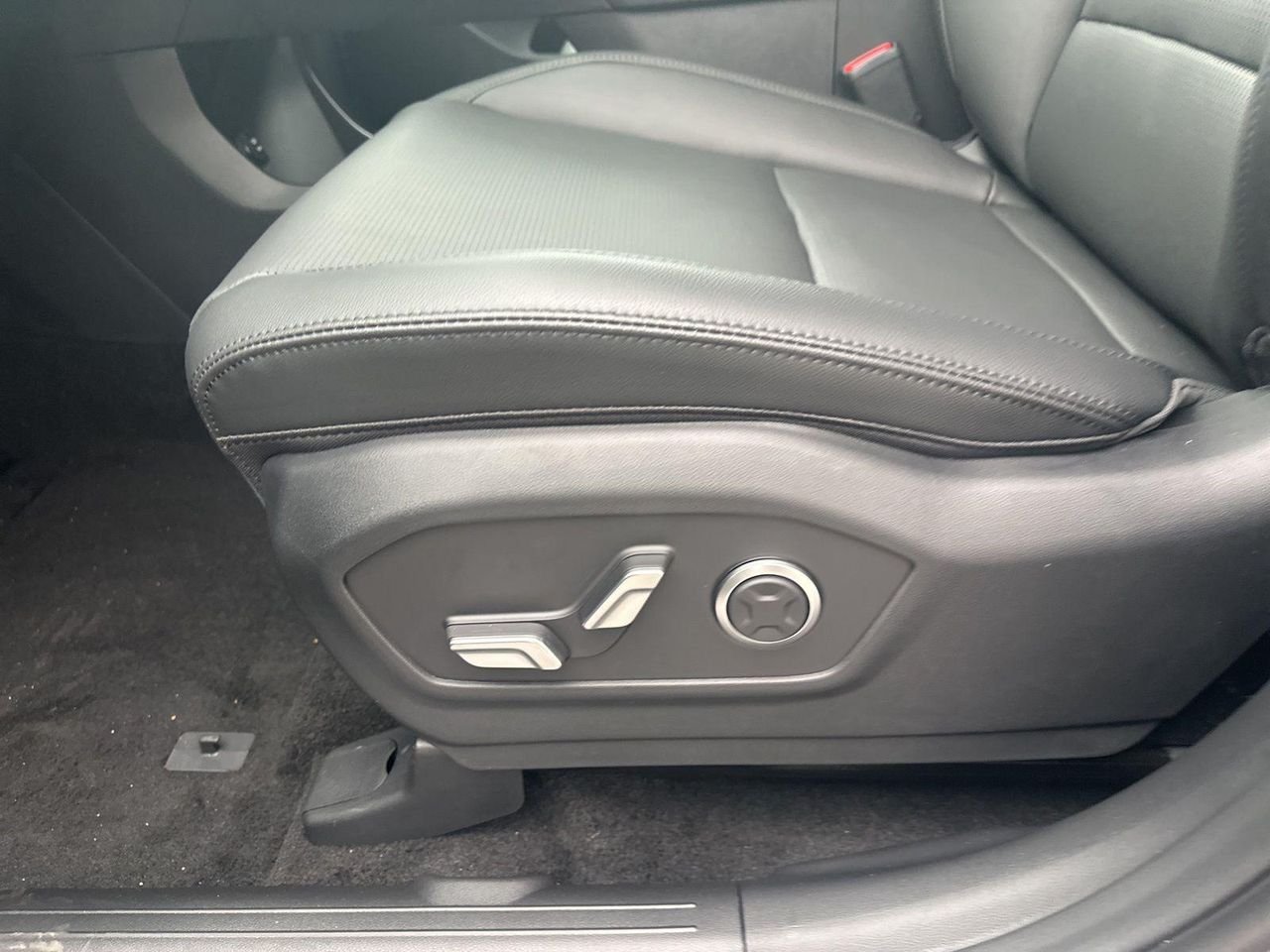 2026 Hyundai Santa Fe Limited - Photo 11