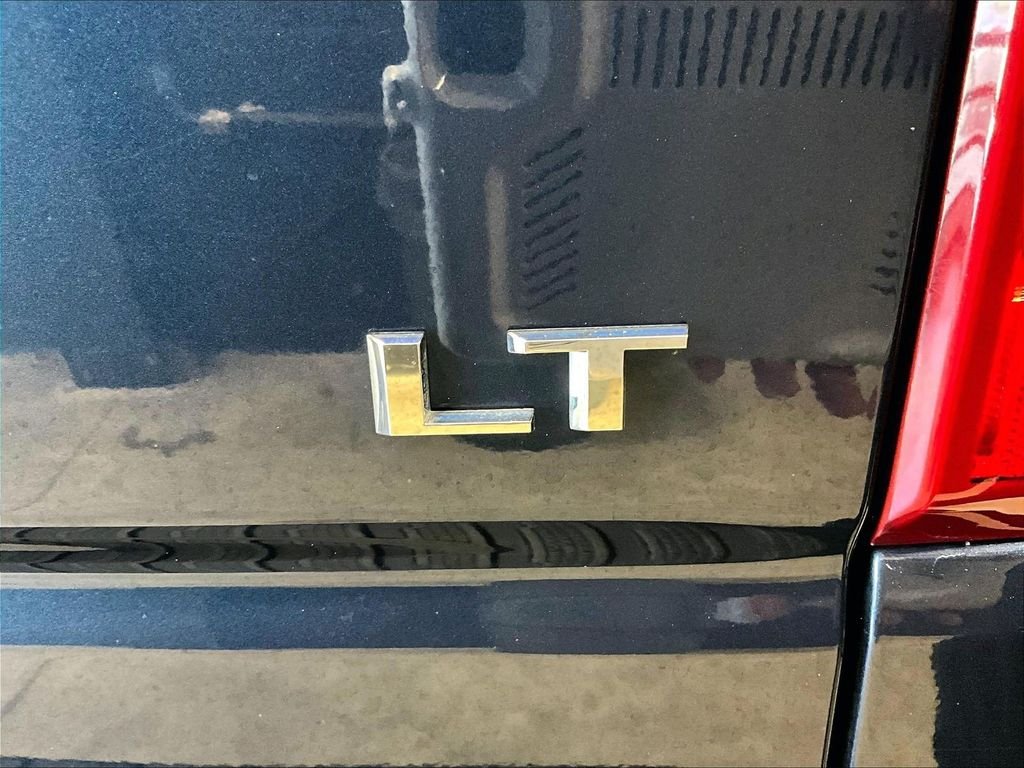 Used 2022 Blue Chevrolet LT image 29