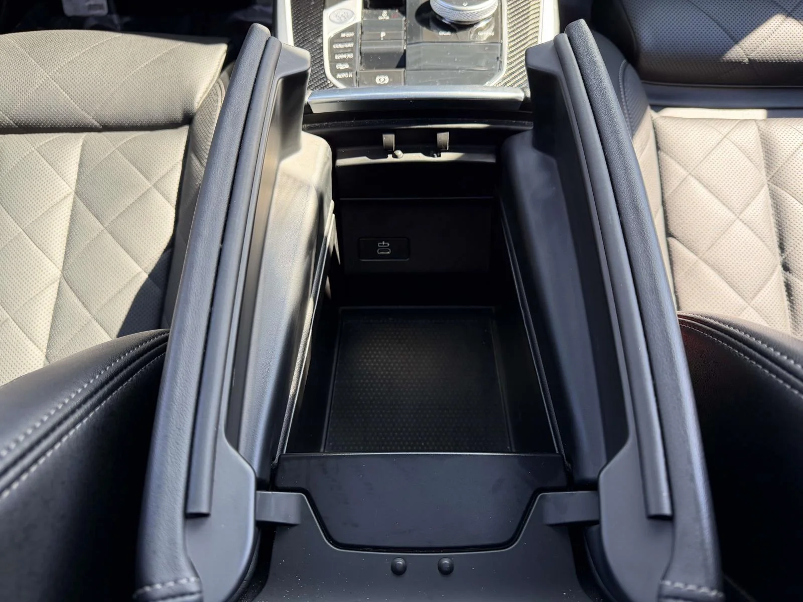 Used 2026 White BMW M60i image 21